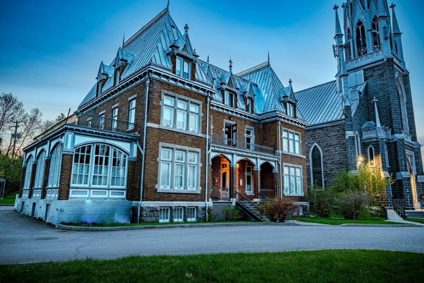 Hotel Chateau Cran Chaud Chicoutimi Екстериор снимка